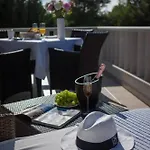 Villa Luxury Oasis By The With Pool