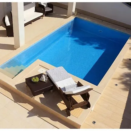 Luxury Beachfront Oasis With Private Pool At The In *