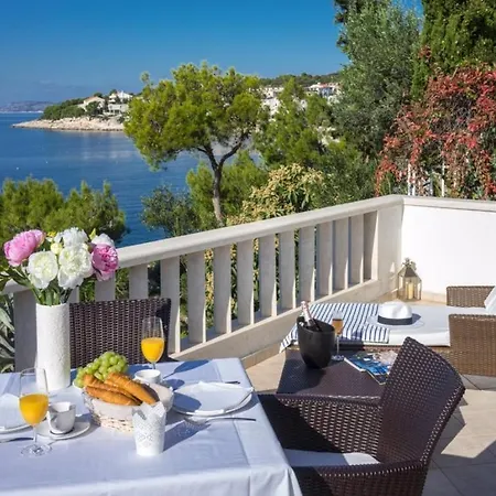 Luxury Beachfront Oasis With Private Pool At The In فيلة Primošten