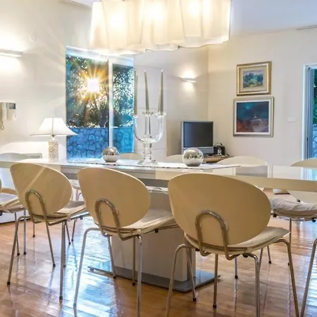Luxury Beachfront Oasis With Private Pool At The In Villa Primosten
