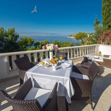 فيلة Luxury Beachfront Oasis With Private Pool At The In Primošten