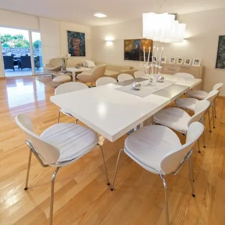 فيلة Luxury Beachfront Oasis With Private Pool At The In Primošten