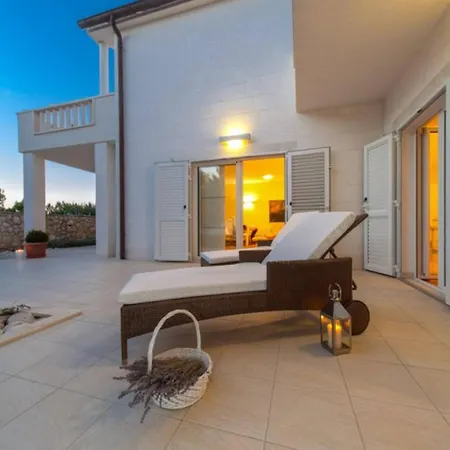Luxury Oasis By The With Pool *