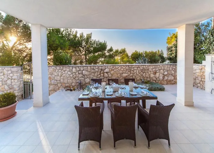 Vila Luxury Beachfront Oasis With Private Pool At The In