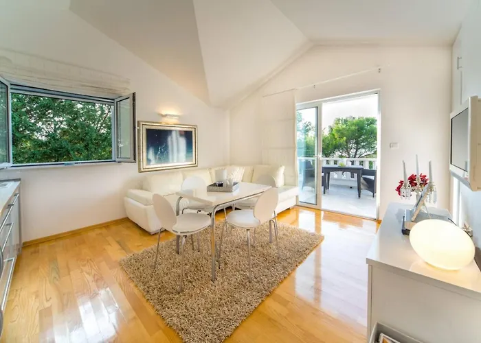 Villa Luxury Beachfront Oasis With Private Pool At The In